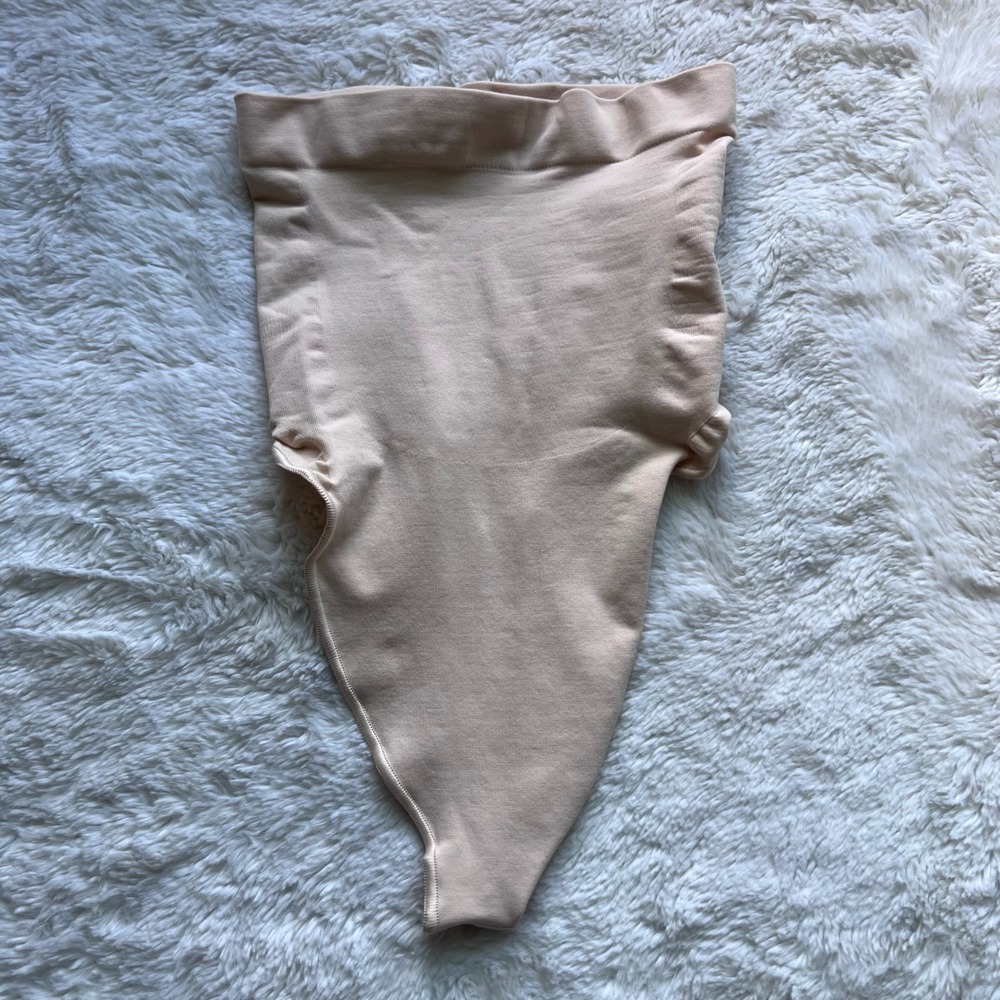 SKIMS Sculpting High Waist Thong Seamless Shapewear Sand Nude XS‎ RN158973 NWOT